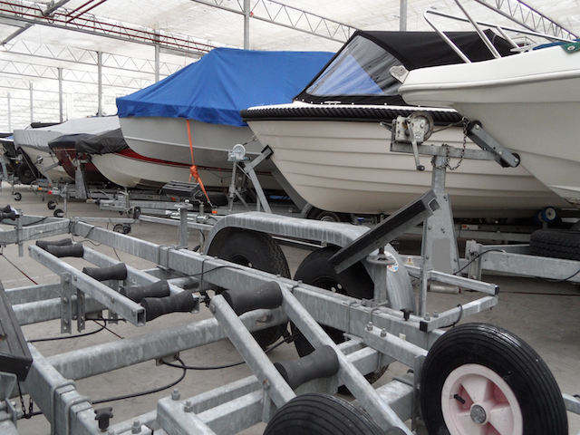 Stalling boten op trailers
